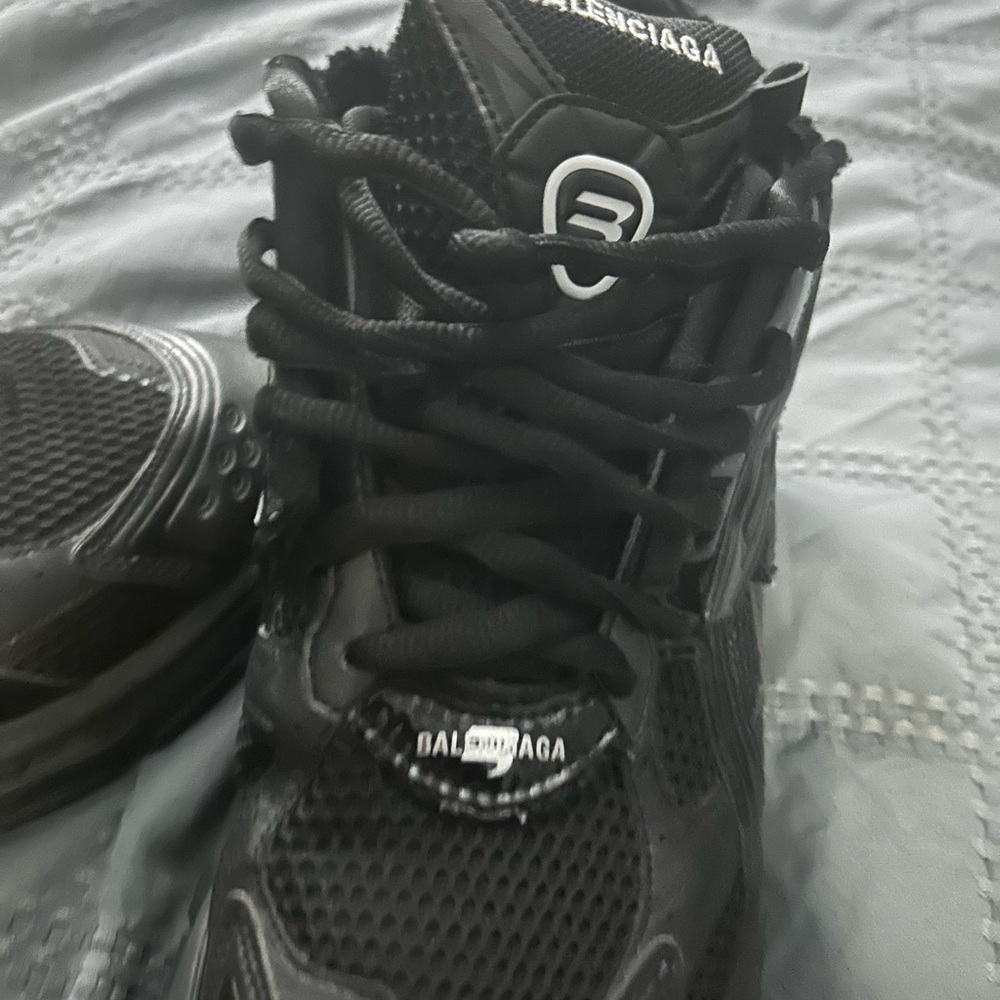 Balenciaga Black Men's Chunky Runner Sneakers - Picture 2 of 4